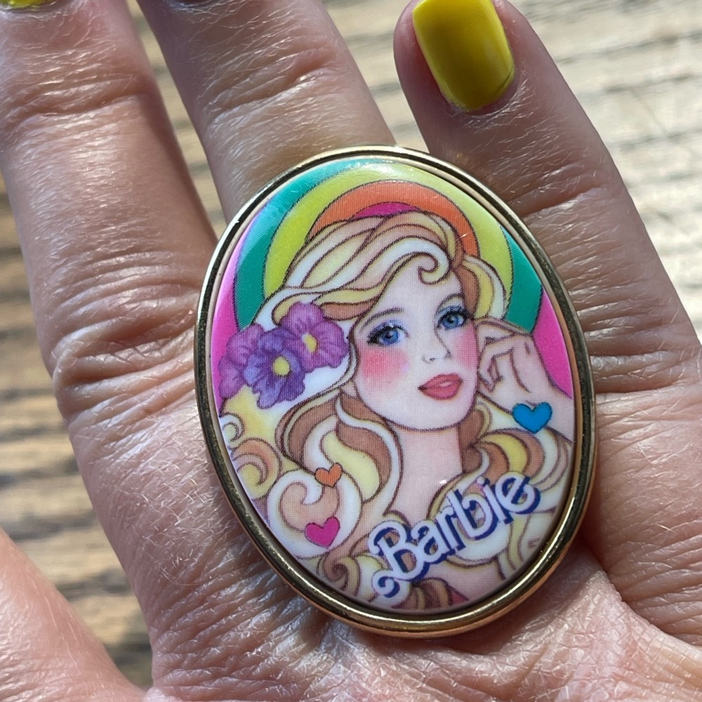 Tarina Tarantino Barbie Rainbow gold Ring
